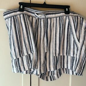 St. John’s Bay shorts navy, and white size XL